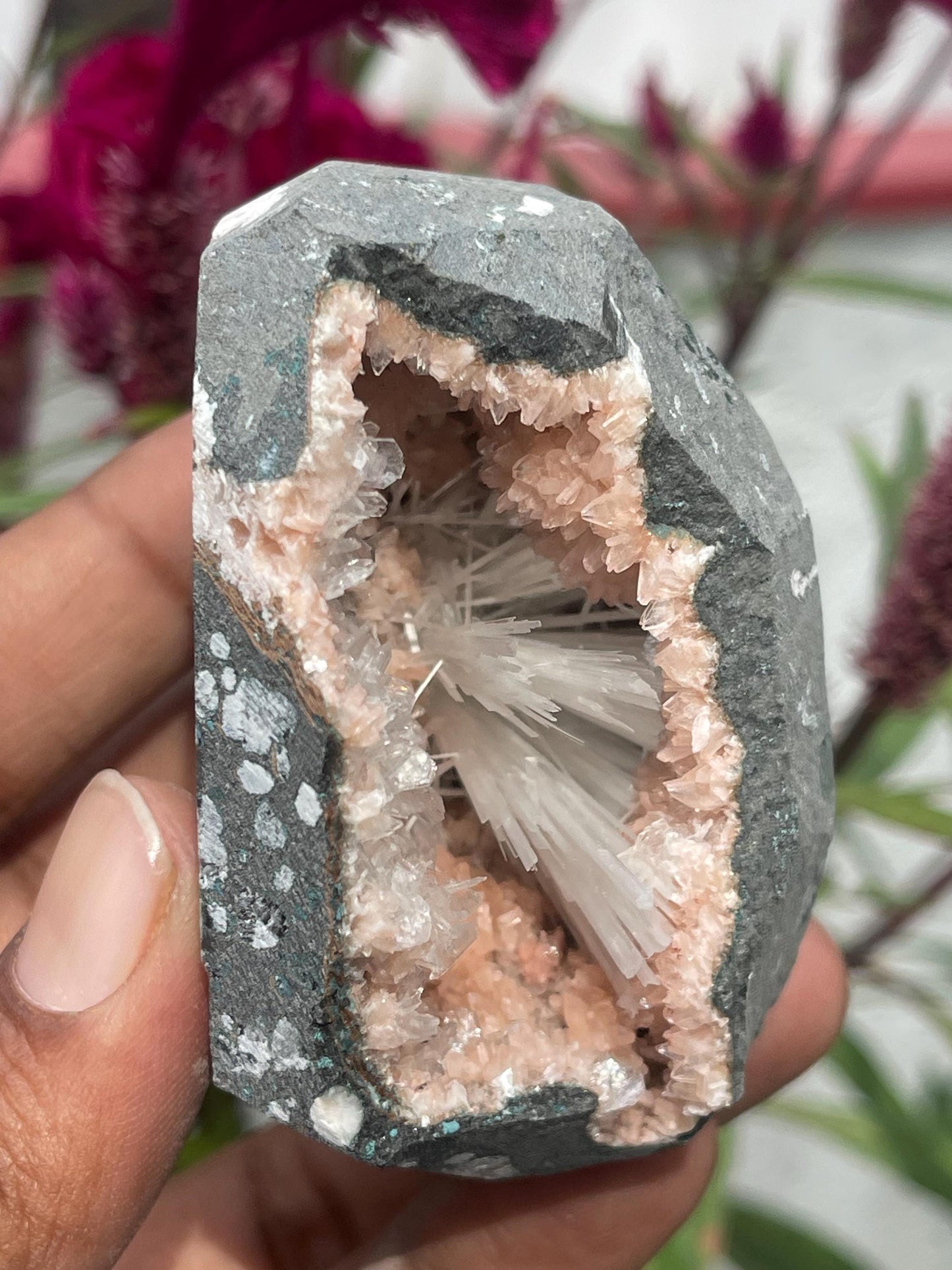 Scolecite spray inside glossy stilbite/heulandite geode