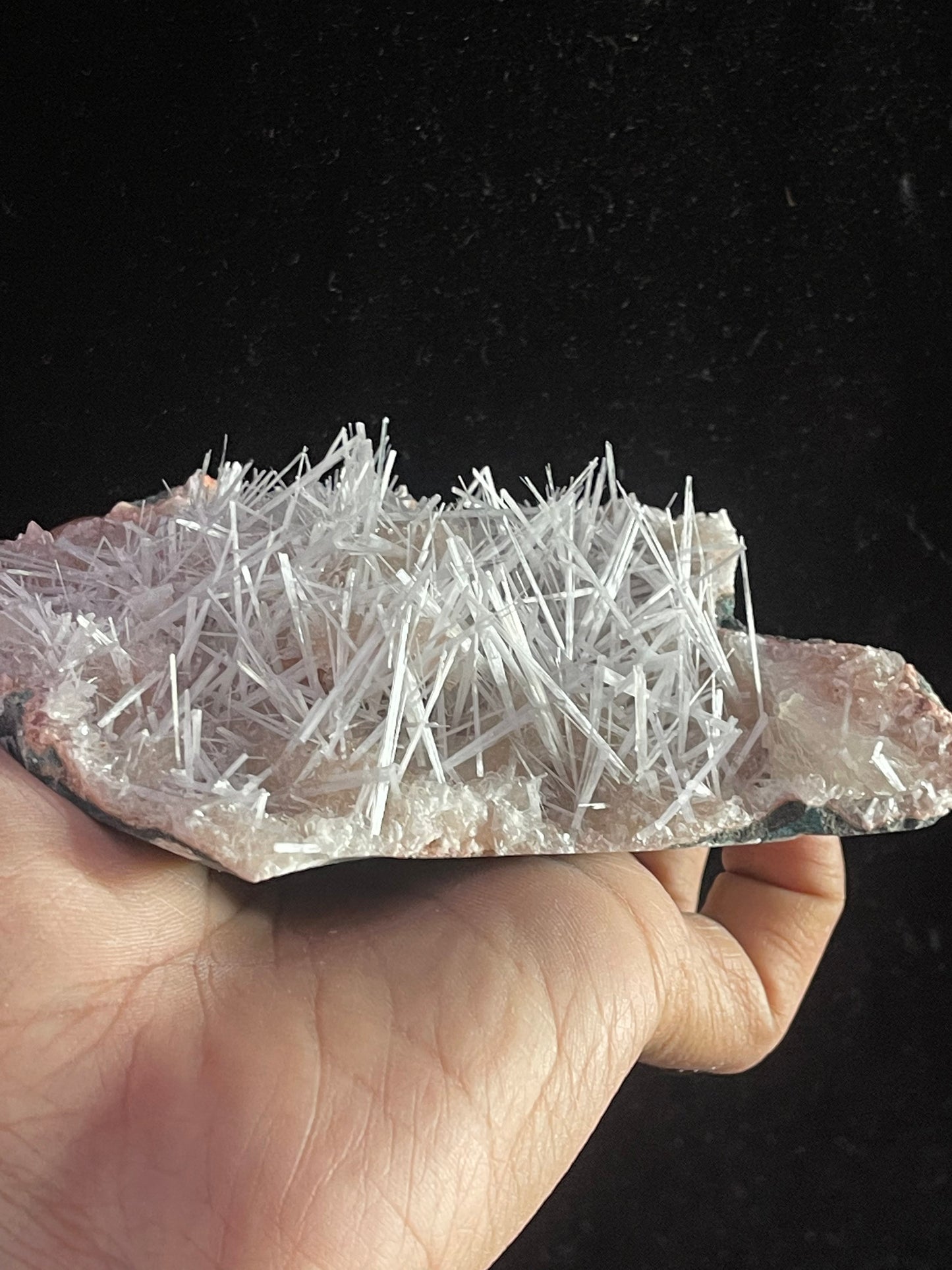Scolecite spray on orange heulandite base
