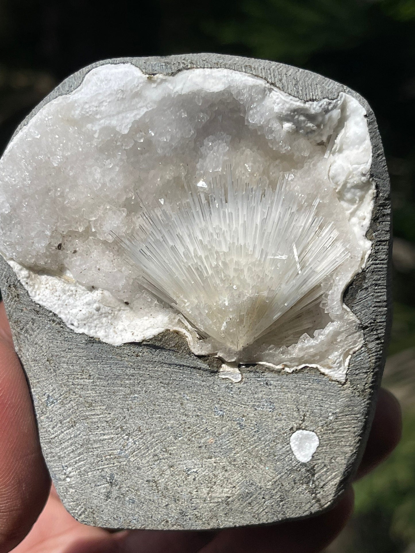 Scolecite flower on mm quartz