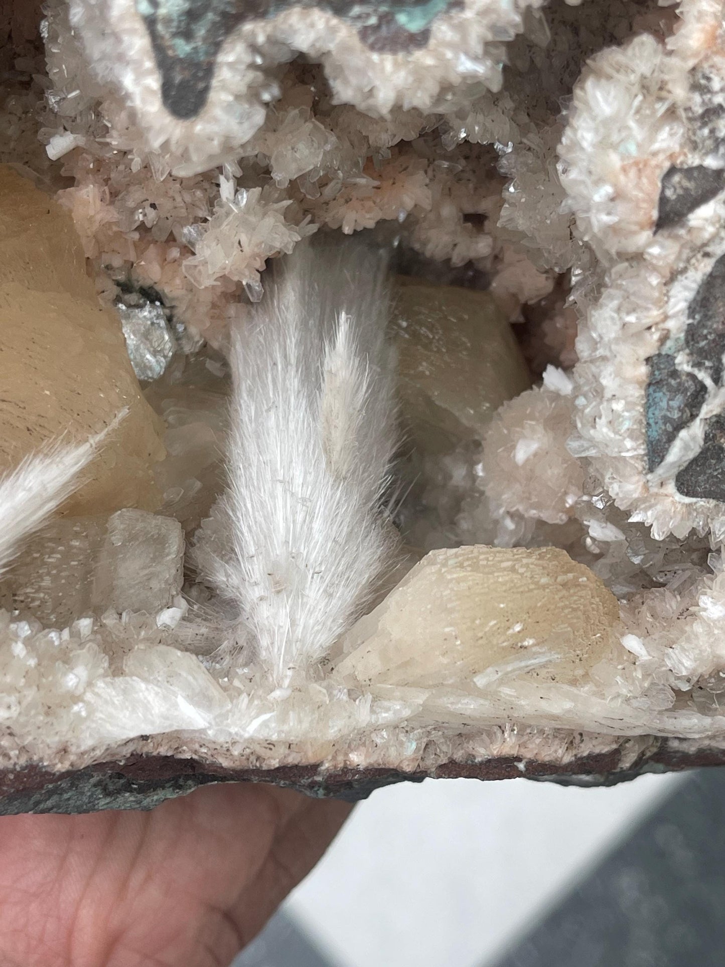 Combination of Scolecite sprays and peach stilbites inside heulandite geode