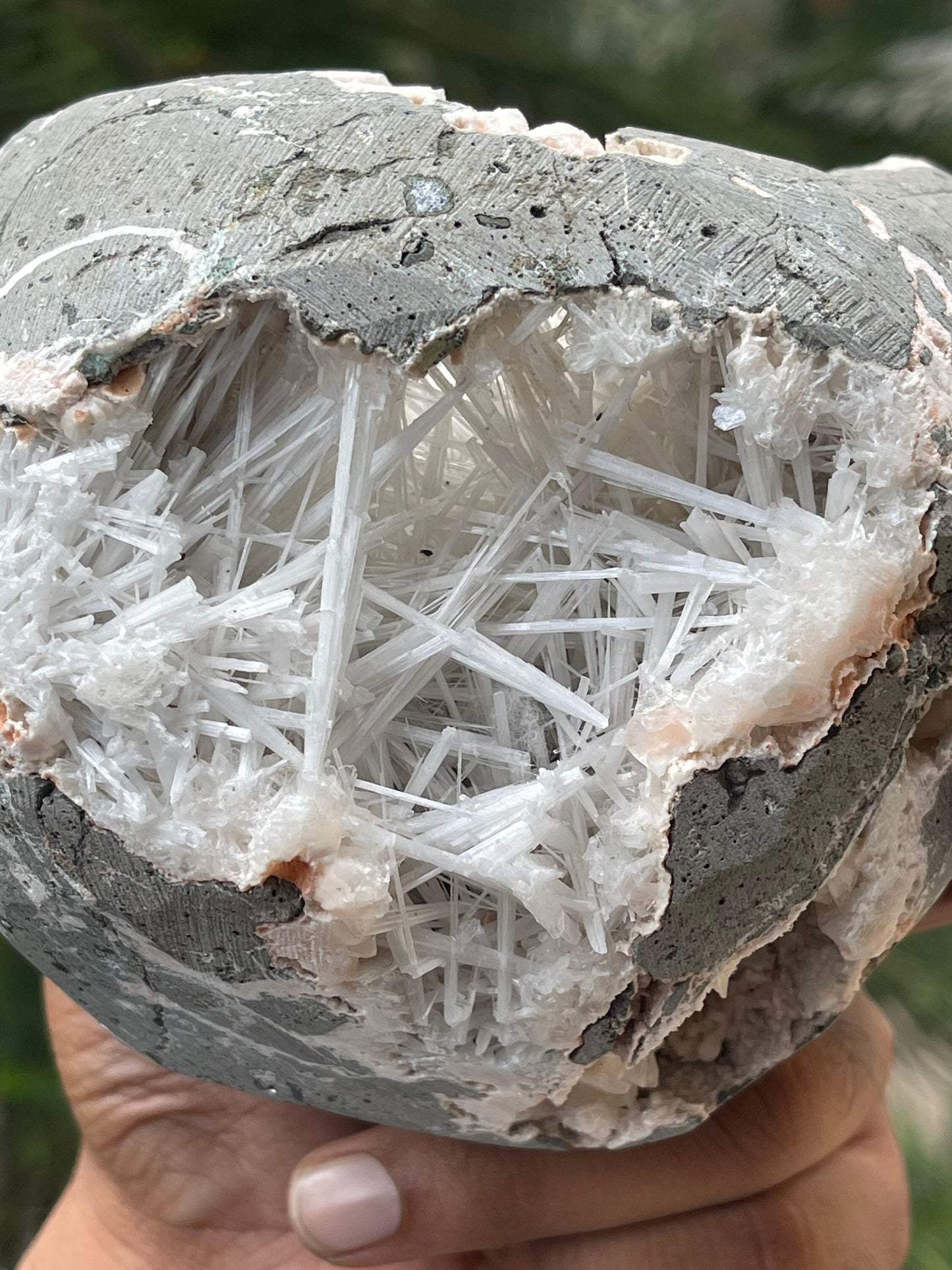 Scolecite on heulandite specimens