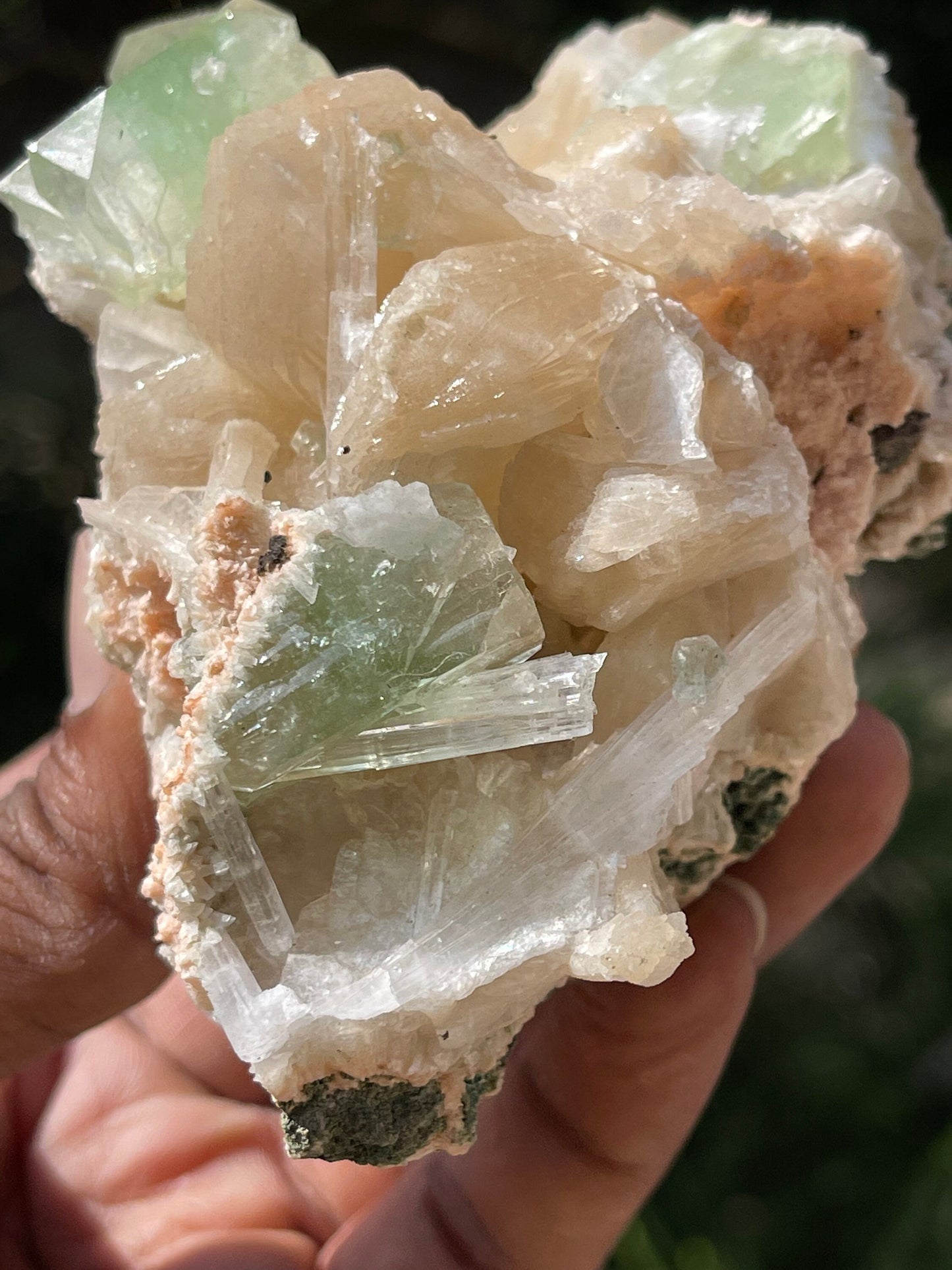 Natural green app with scolecite and stilbite