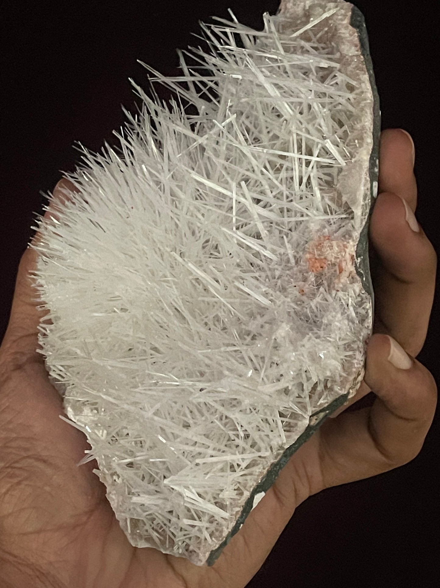Scolecite sprays on heulandite base