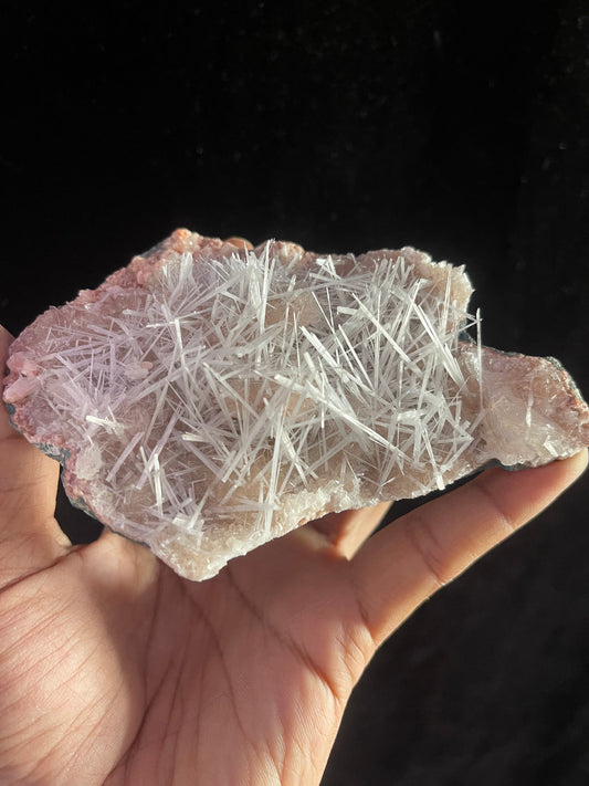 Scolecite spray on orange heulandite base