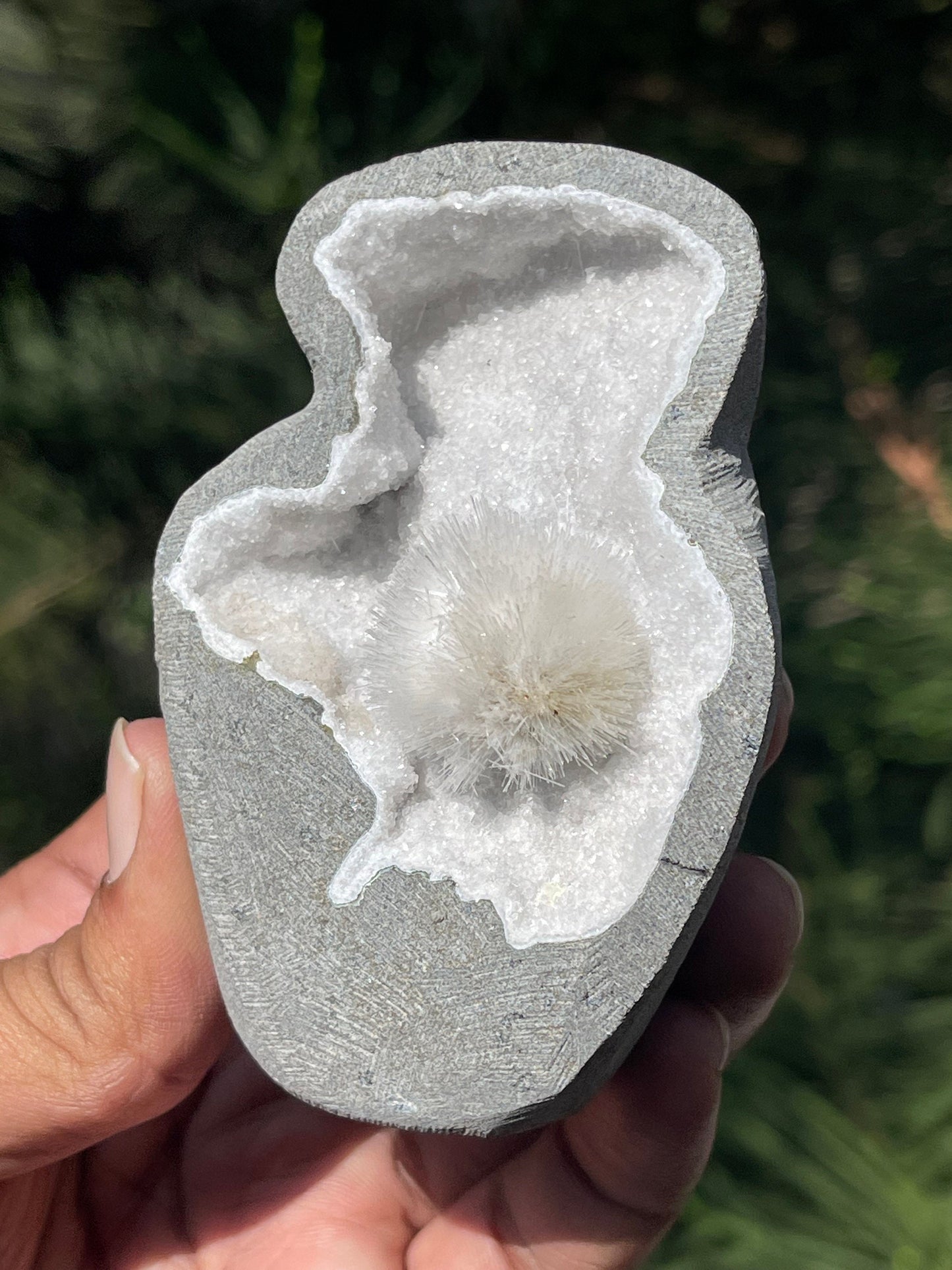 Perfect mesolite flower on mm quartz