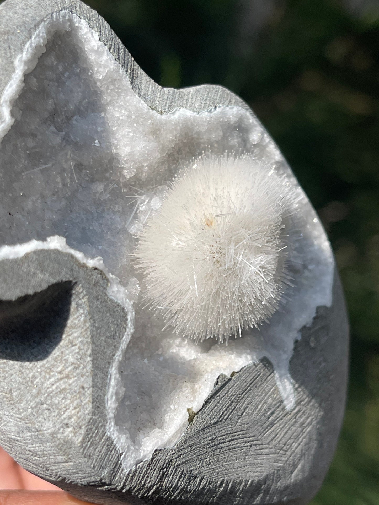 Perfect mesolite flower on mm quartz