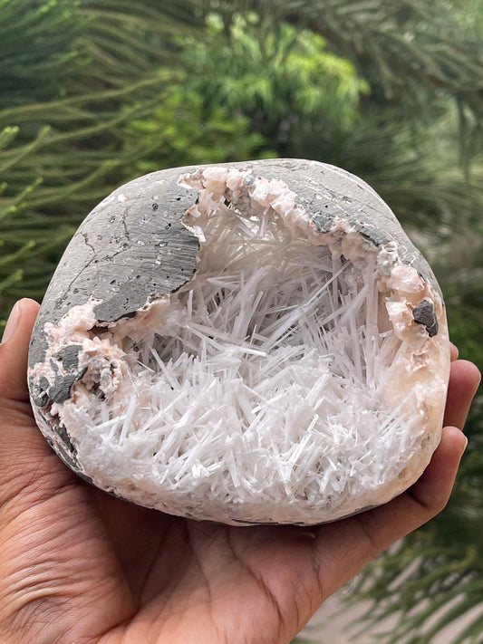 Scolecite on heulandite specimens