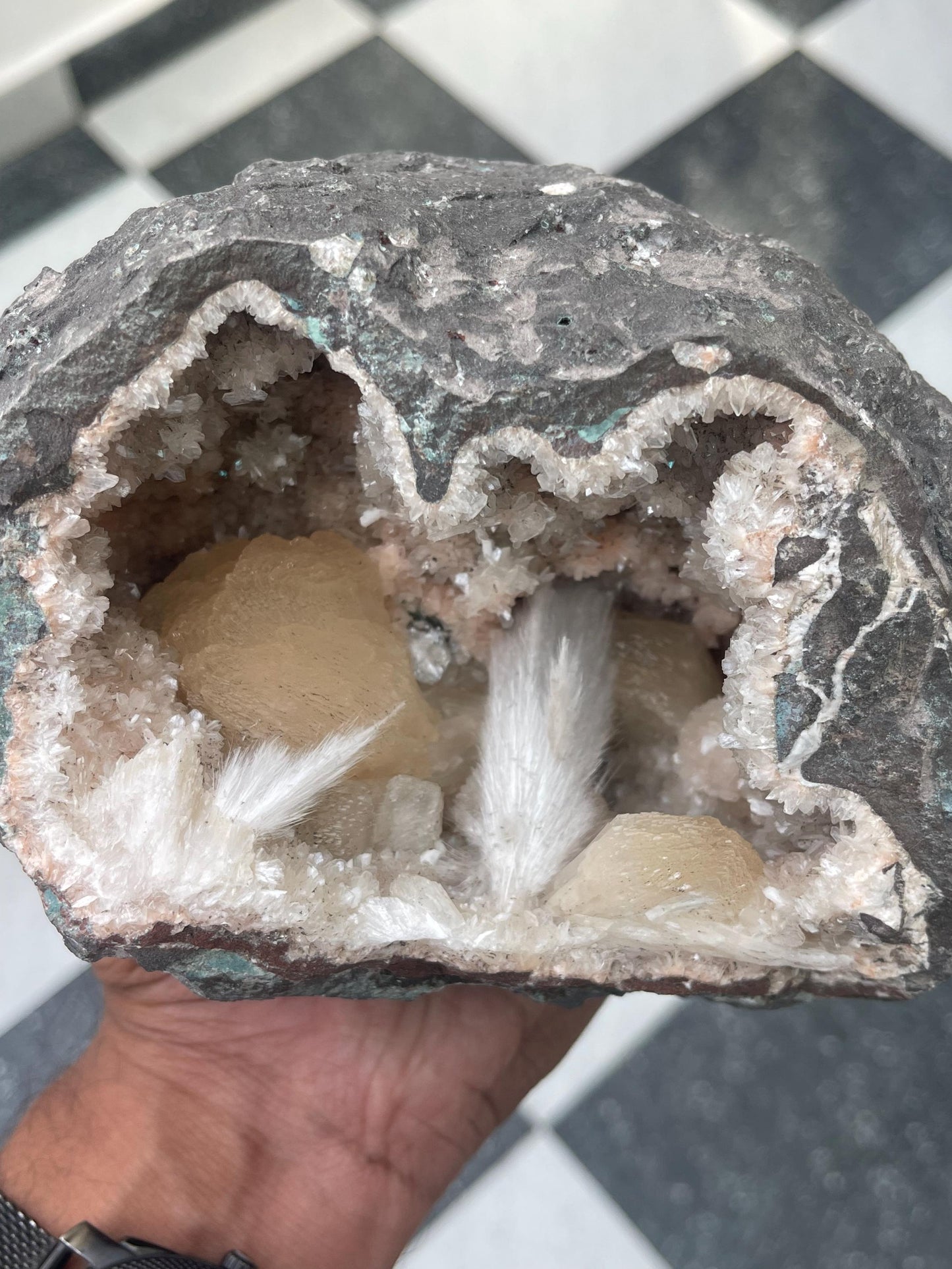 Combination of Scolecite sprays and peach stilbites inside heulandite geode