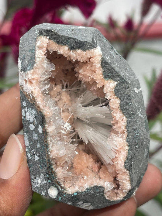 Scolecite spray inside glossy stilbite/heulandite geode