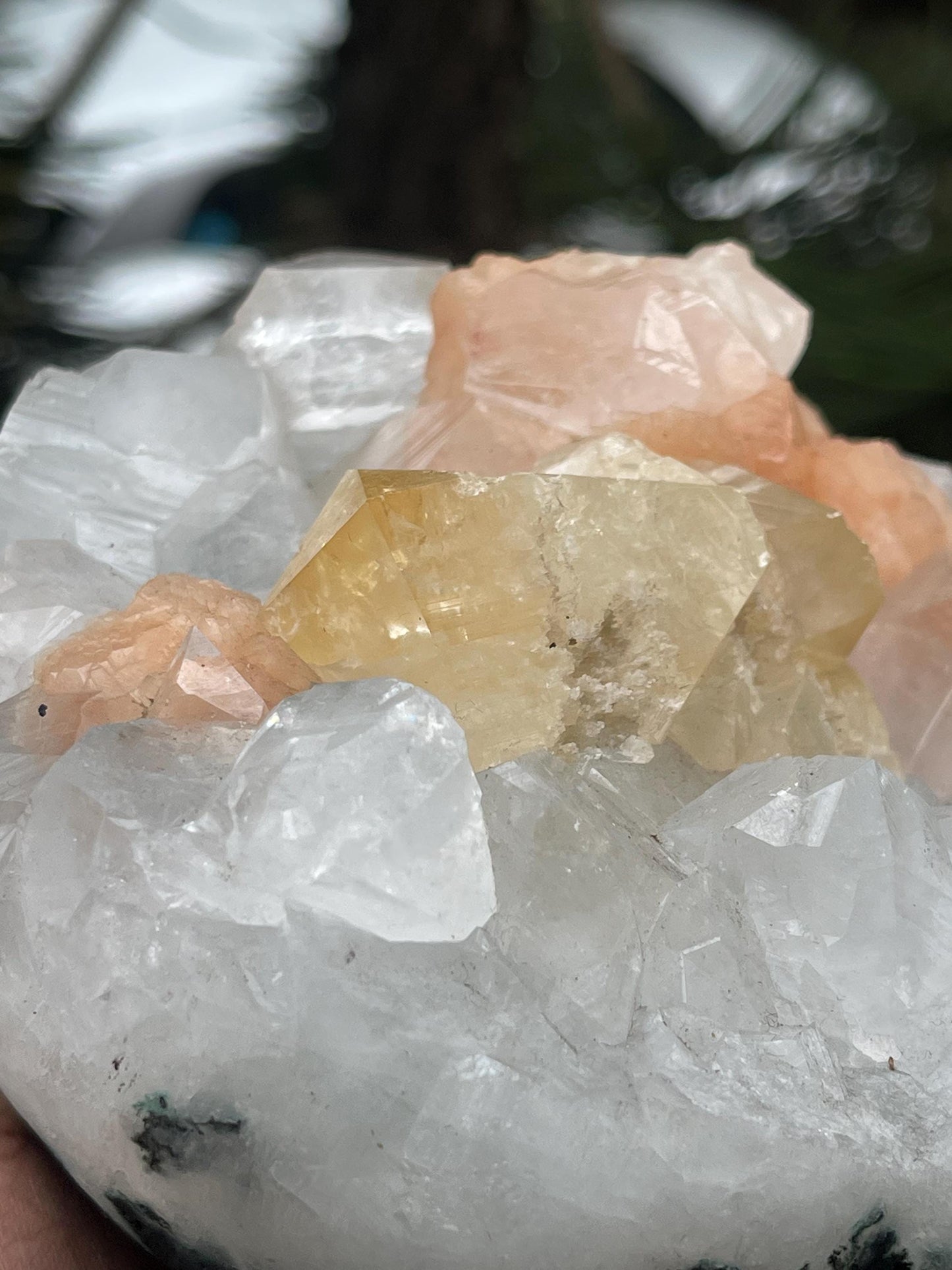 Large size of powellite crystal with orange stilbite/apophyllite