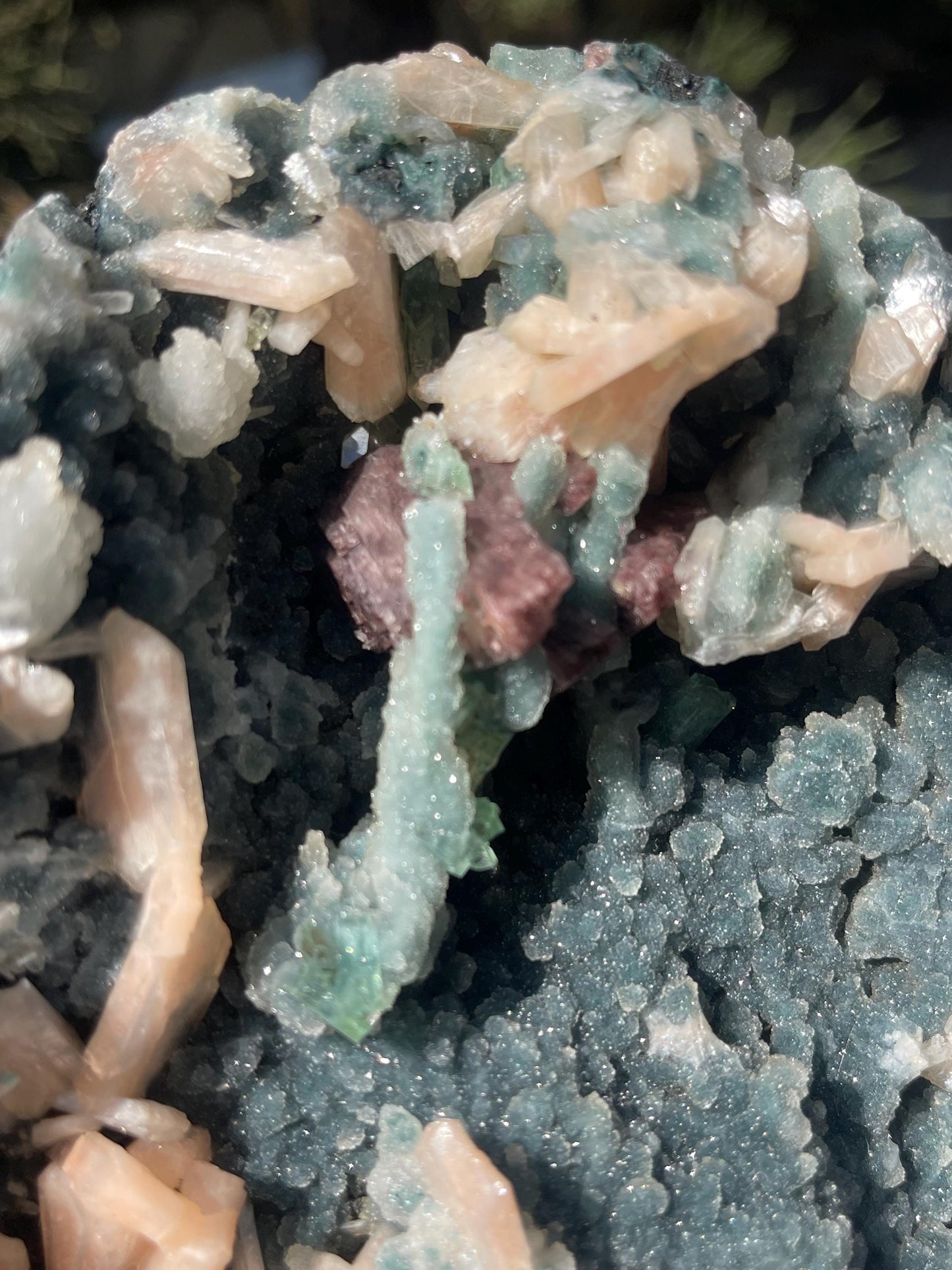 Heulandite, Stilbite & Green Apophyllite on Black Coral Geode
