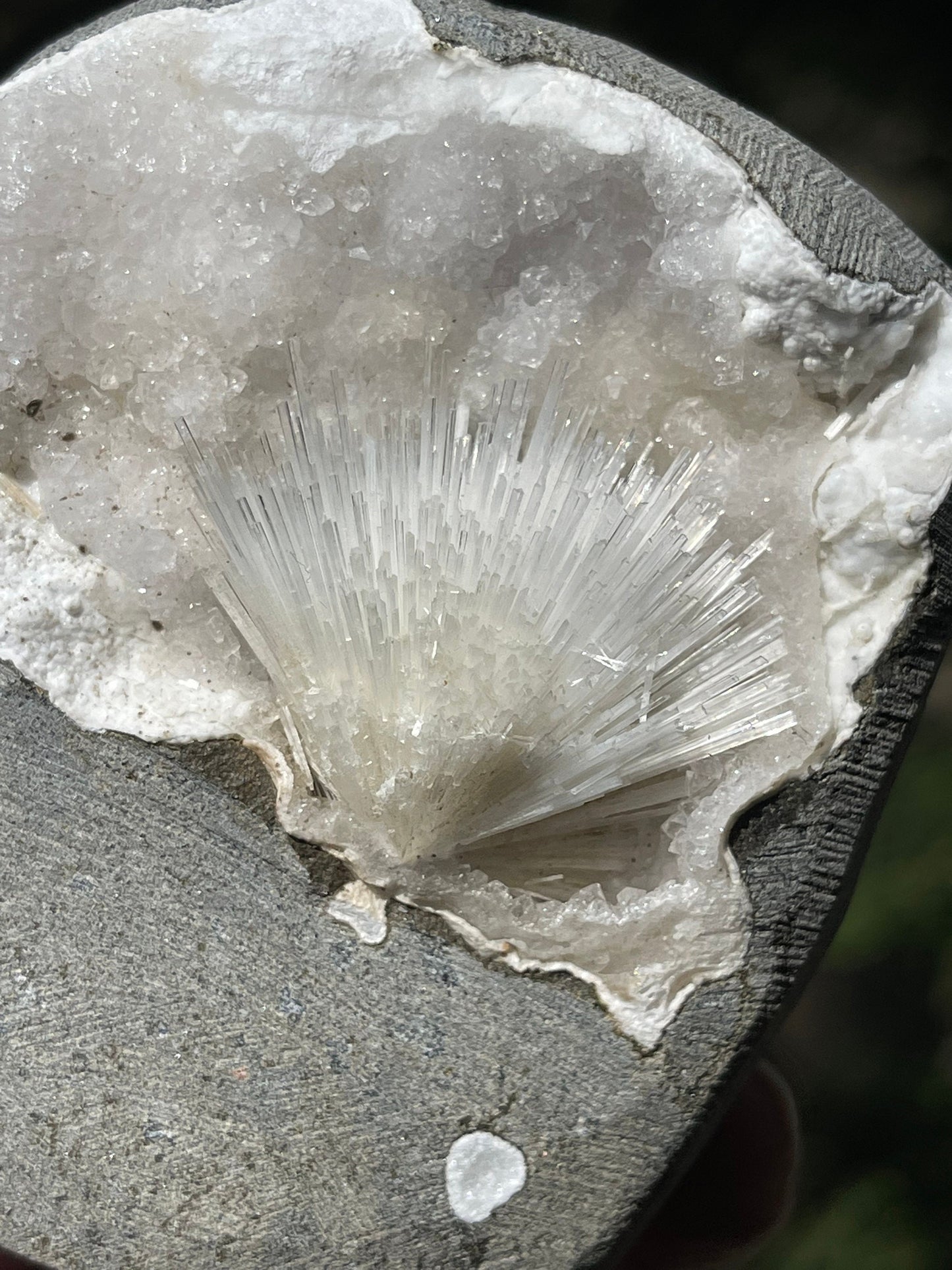 Scolecite flower on mm quartz