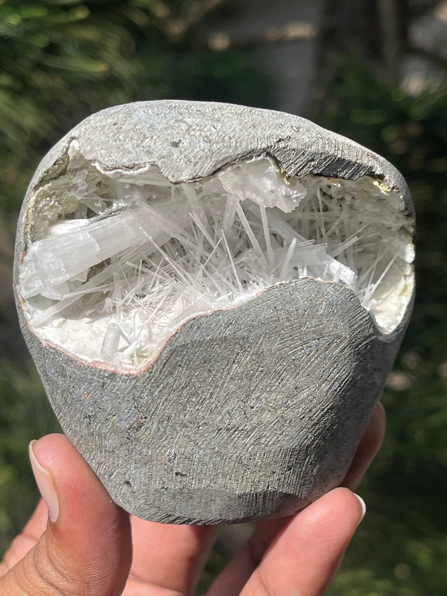 Scolecite crystals inside geode