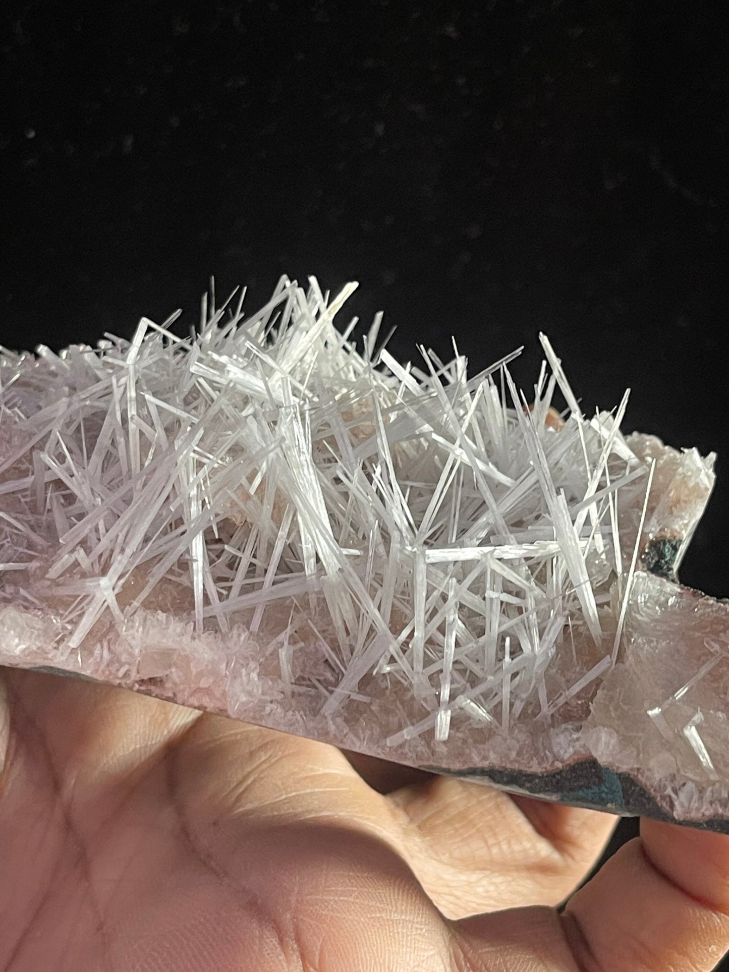 Scolecite spray on orange heulandite base