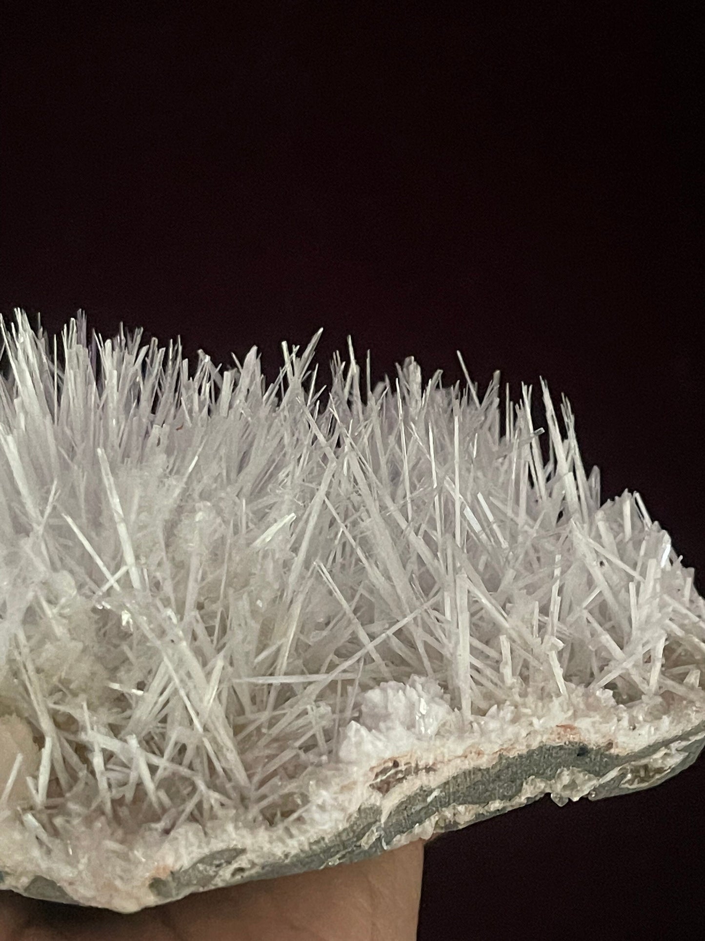 Scolecite sprays on heulandite base