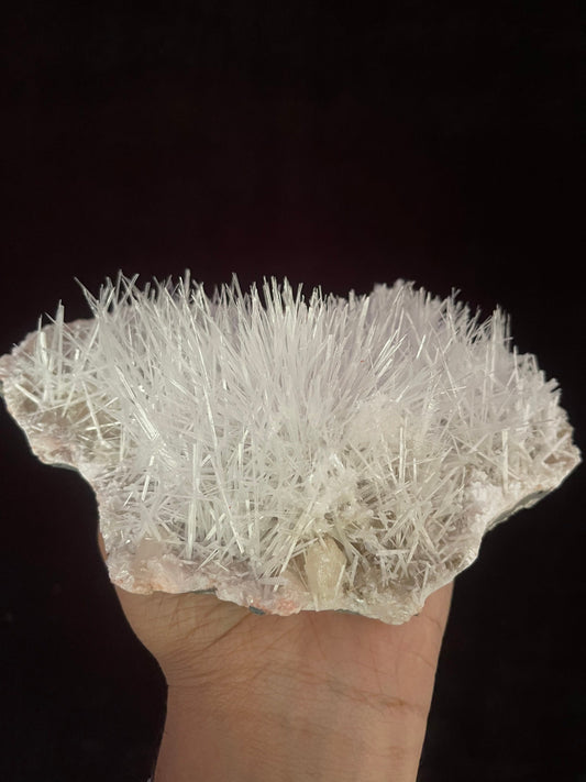 Scolecite sprays on heulandite base