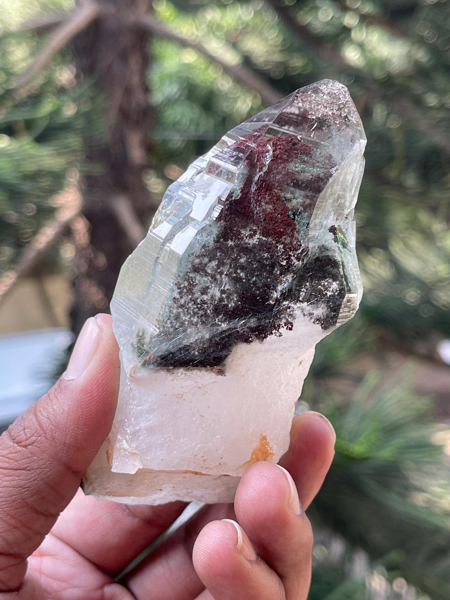 Green chloride quartz crystal