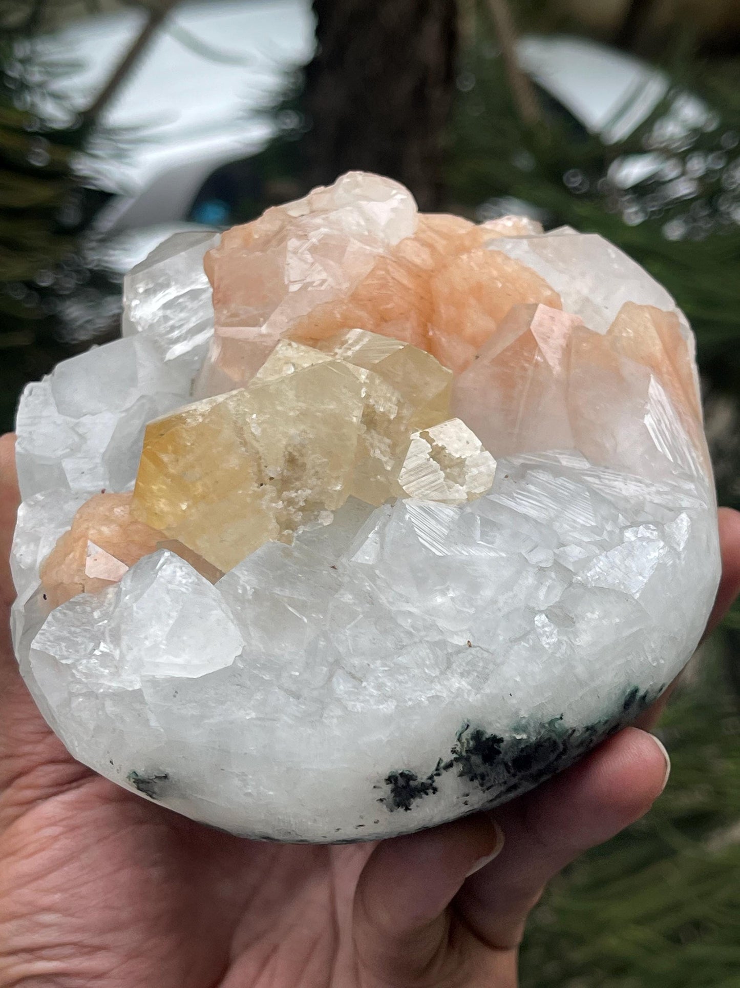 Large size of powellite crystal with orange stilbite/apophyllite