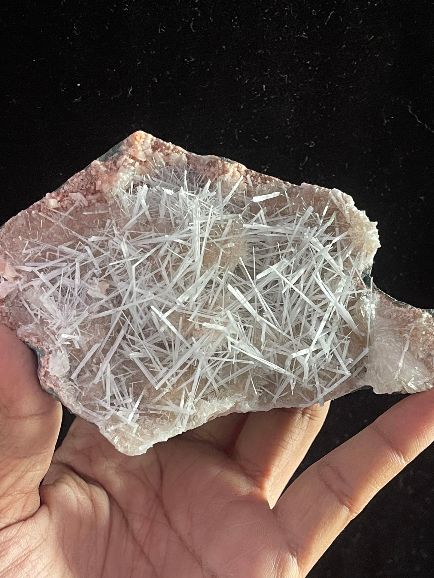 Scolecite spray on orange heulandite base
