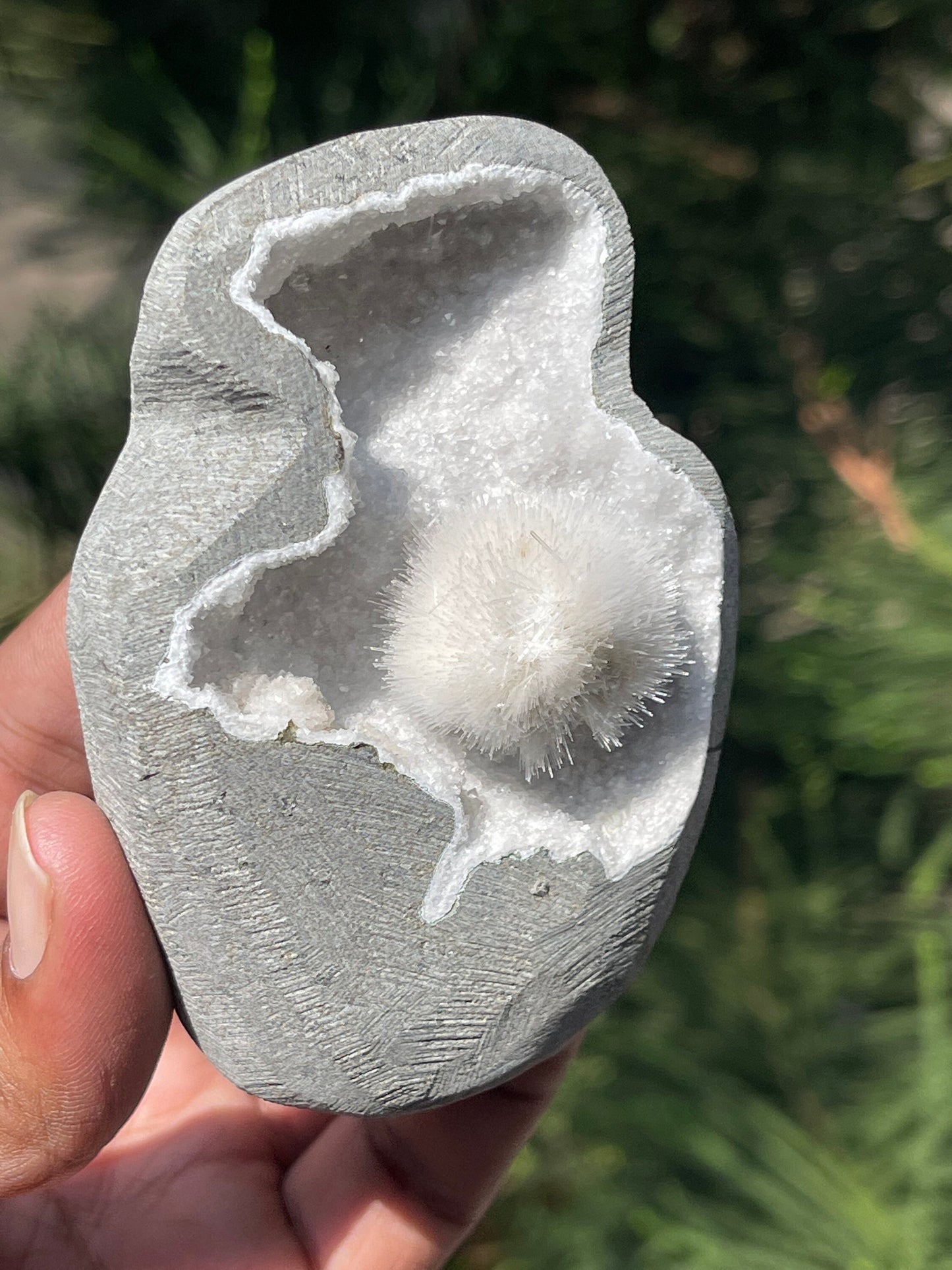 Perfect mesolite flower on mm quartz