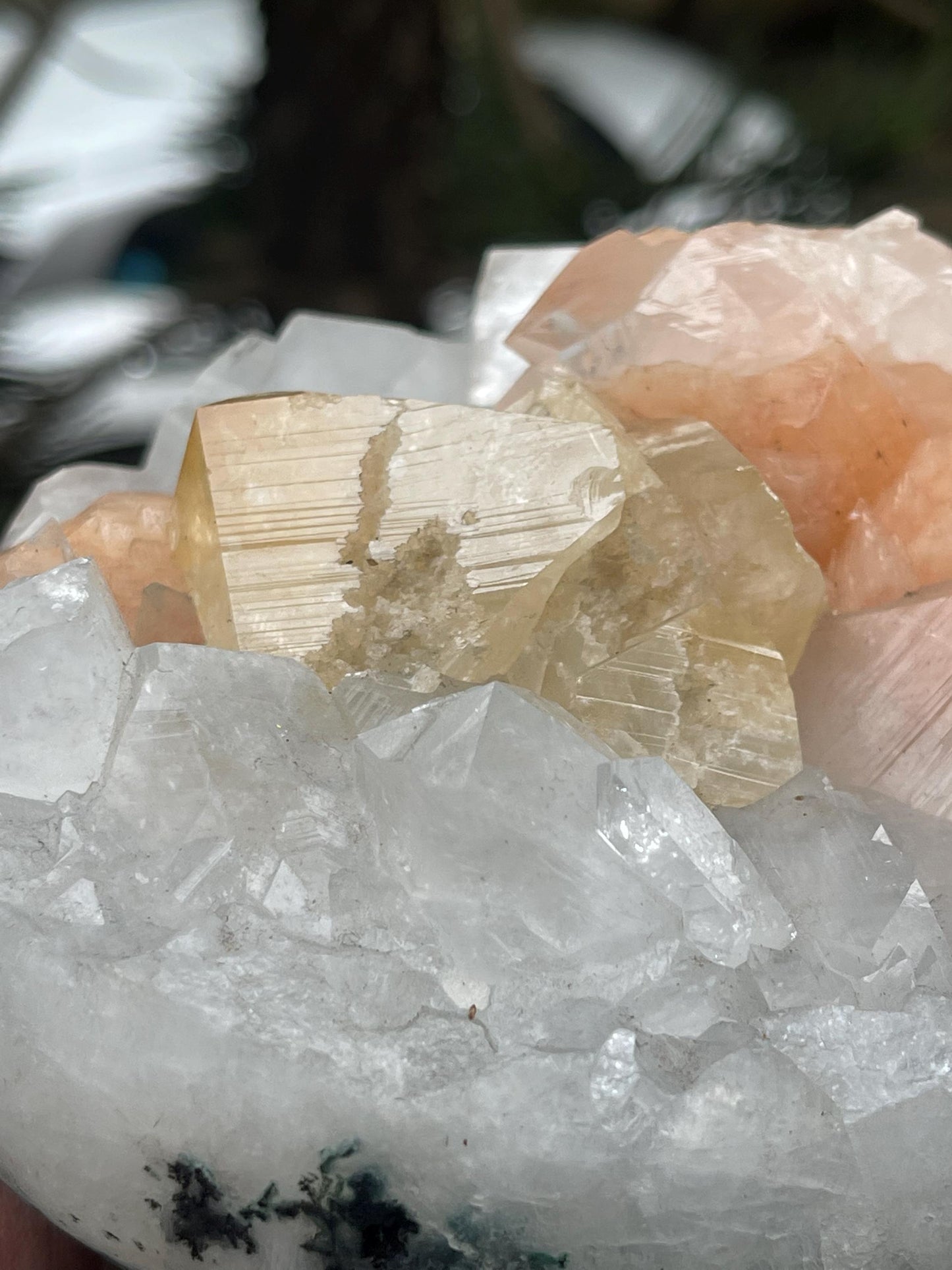 Large size of powellite crystal with orange stilbite/apophyllite