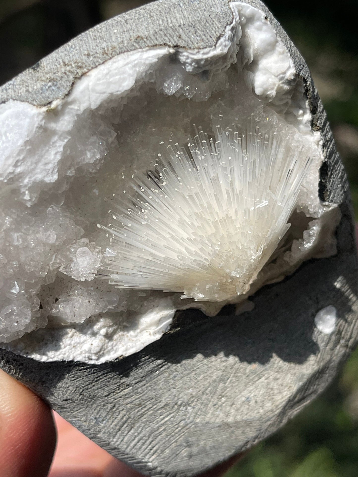 Scolecite flower on mm quartz