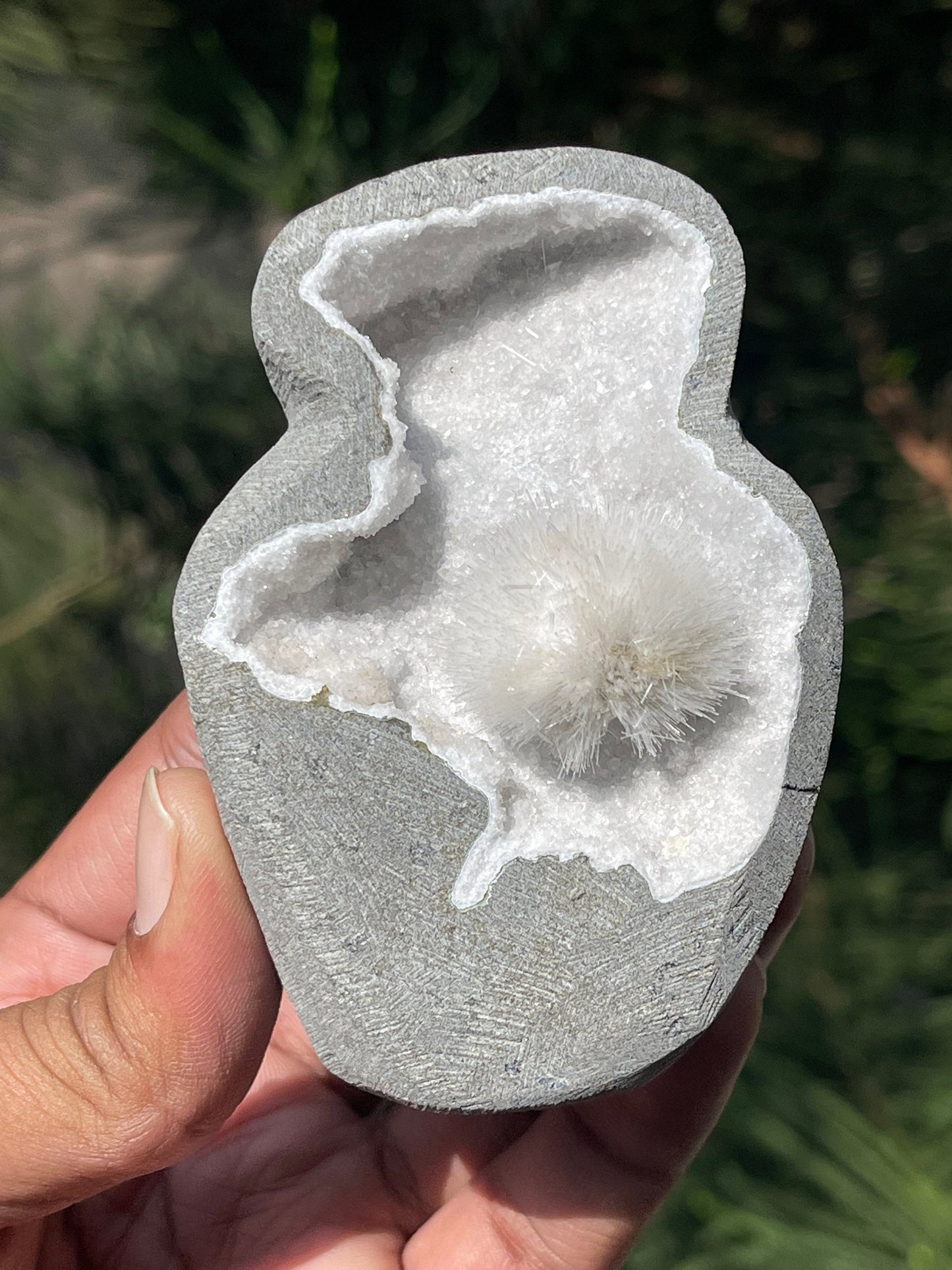 Perfect mesolite flower on mm quartz