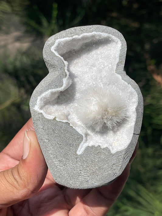 Perfect mesolite flower on mm quartz
