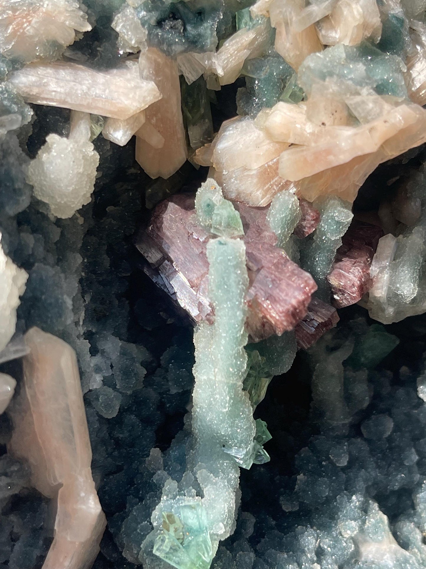 Heulandite, Stilbite & Green Apophyllite on Black Coral Geode